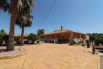 A country house for sale in the Crevillente area